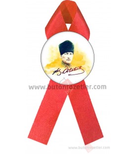Atatürk  İmzalı Kalpaklı  Fiyonk Rozet Kırmızı